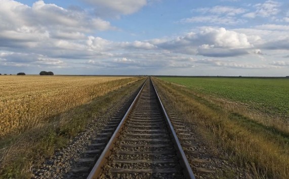 Четыре вагона поезда сошли с рельсов в Татарстане